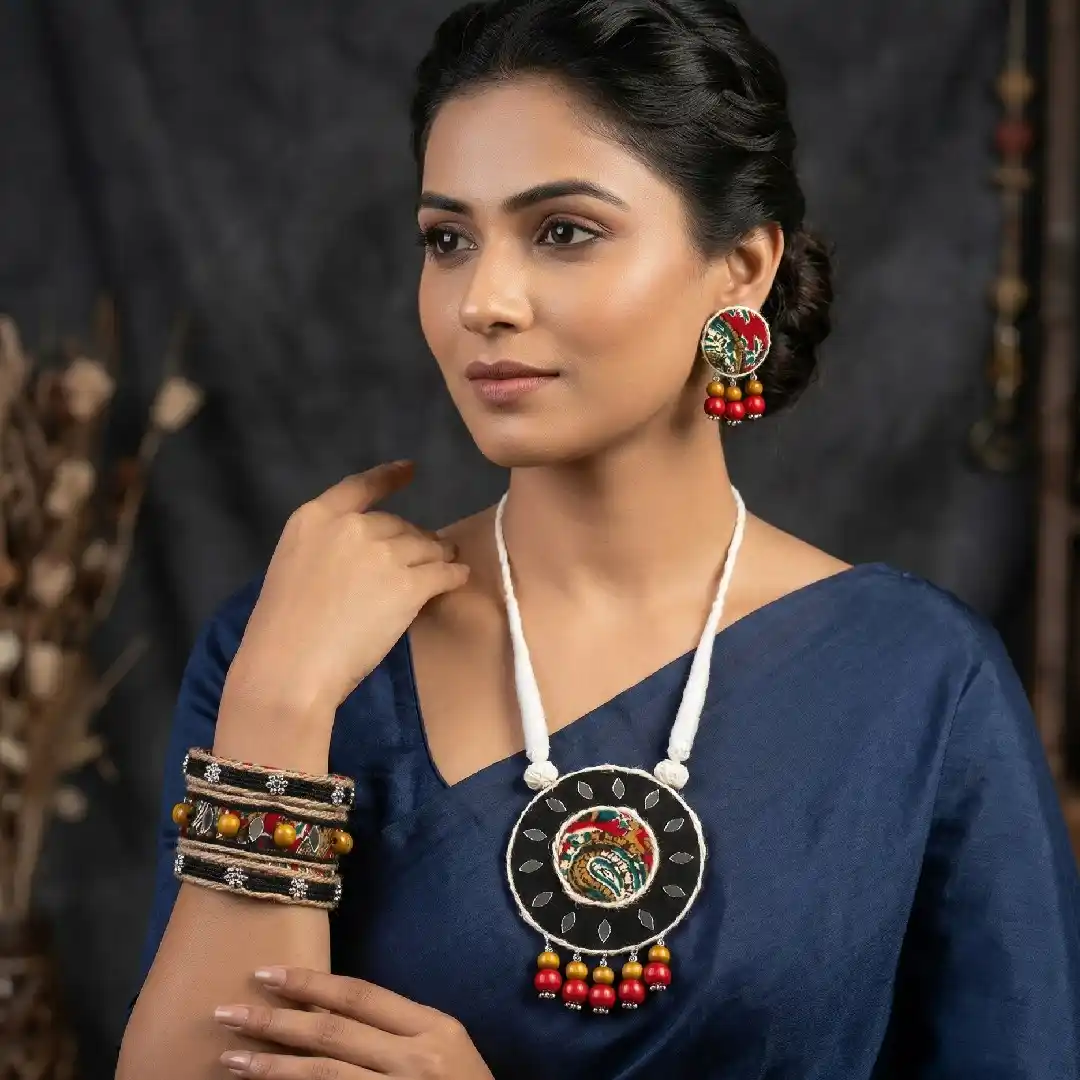 Handmade kalamkari textile jewellery set with red crystal and wooden beads– Itsy Bitsy Kolkata